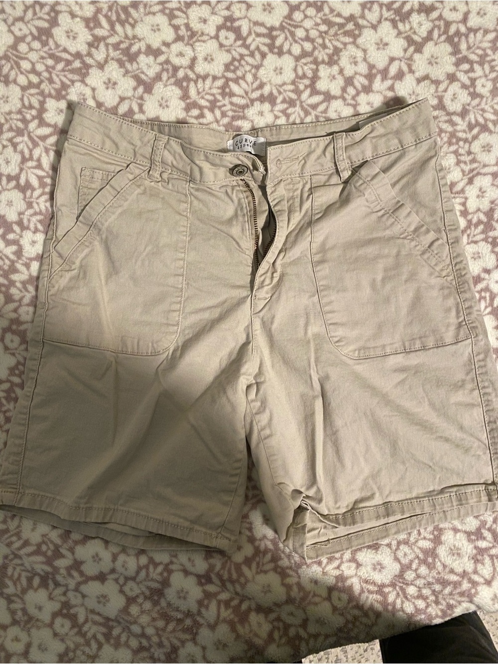 Women’s Cargo Shorts in Light Tan – Casual Utility Style